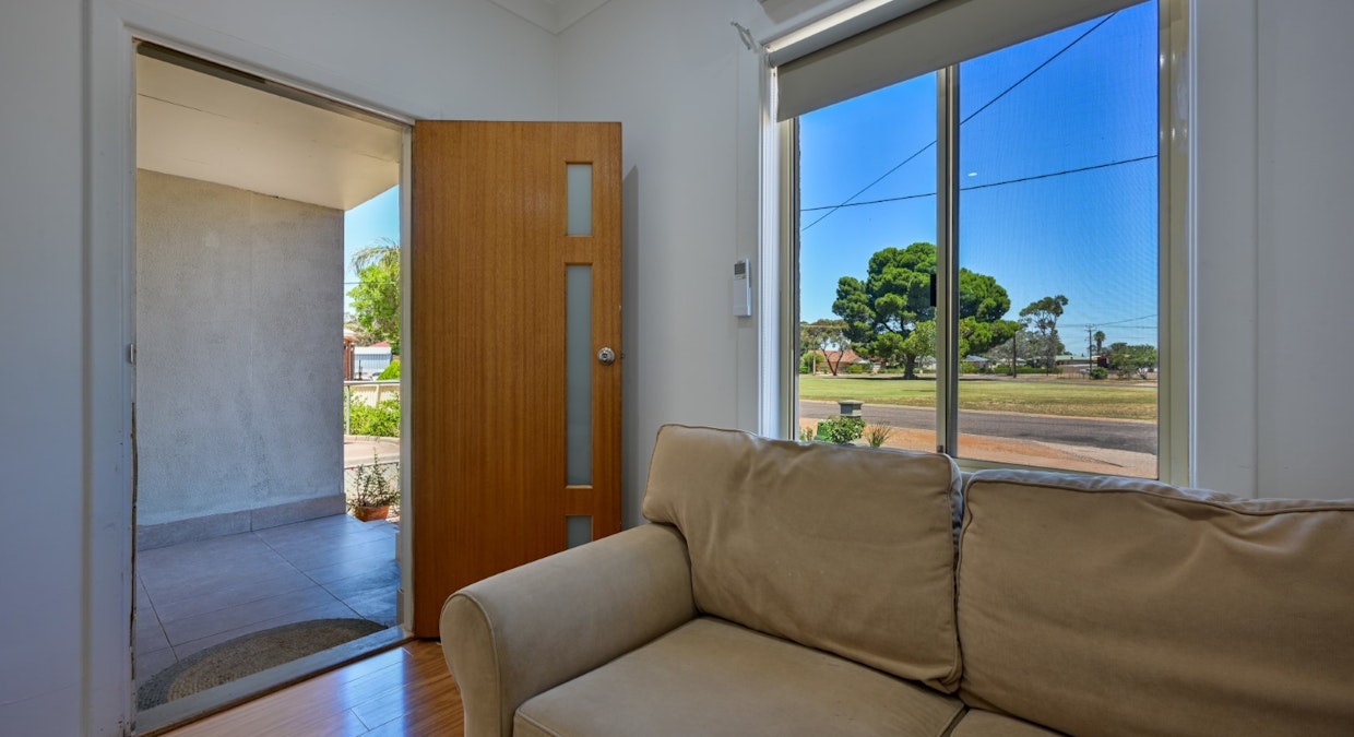 10 Townsend Crescent, Whyalla Norrie, SA, 5608 - Image 4
