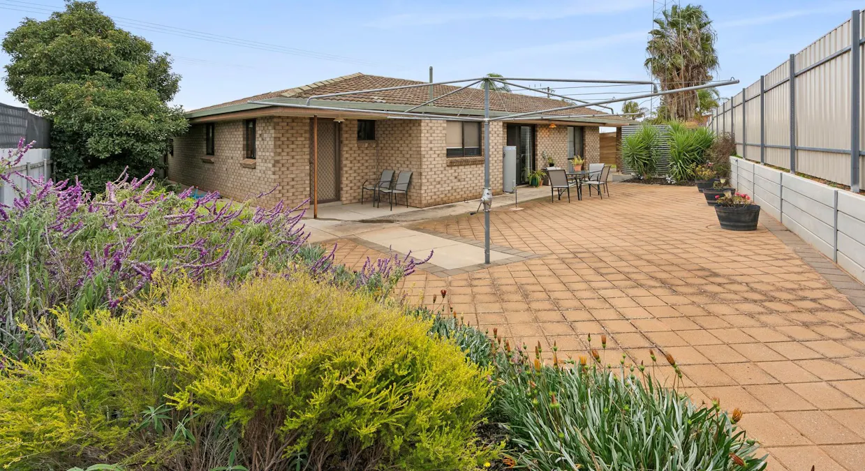 17 West Road, Waikerie, SA, 5330 - Image 2