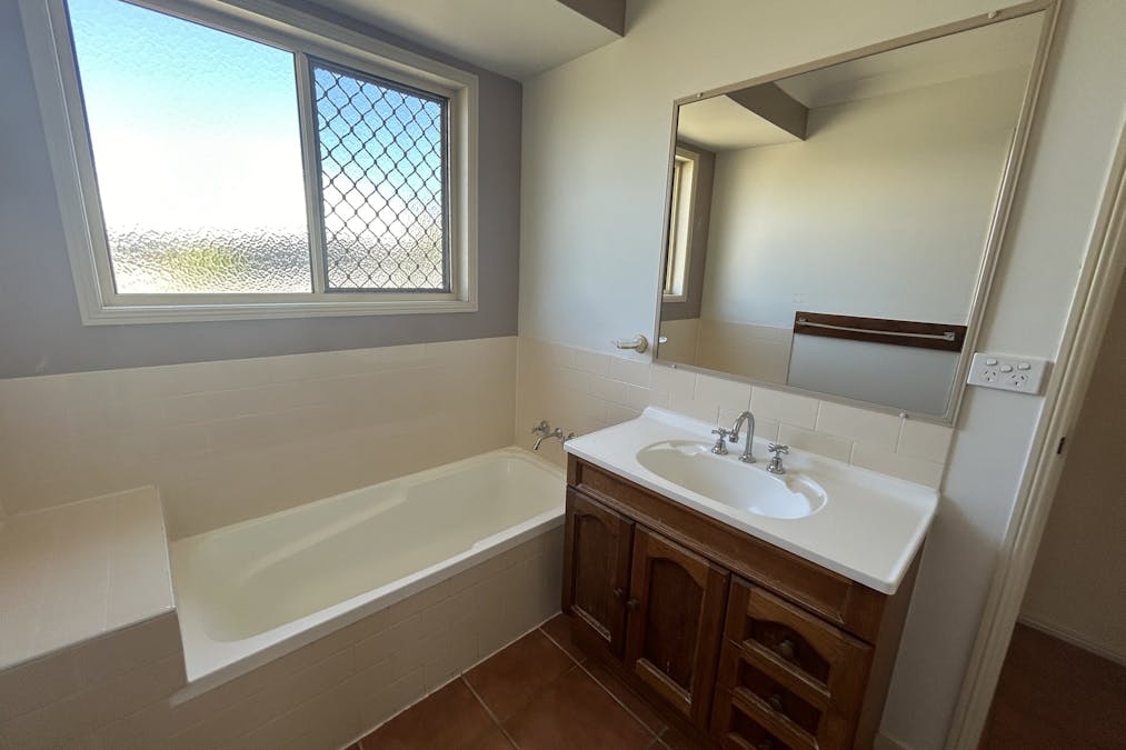 15 Stitt Close, Glen Eden, QLD, 4680 - Image 4