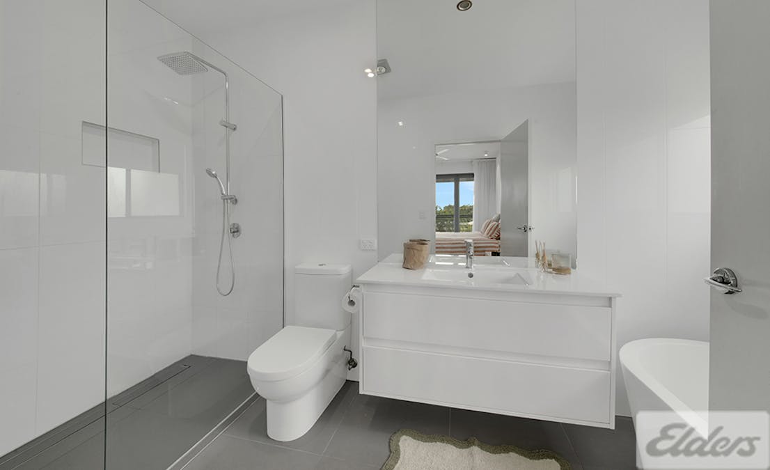 12 Carnarvon Parade, New Auckland, QLD, 4680 - Image 5