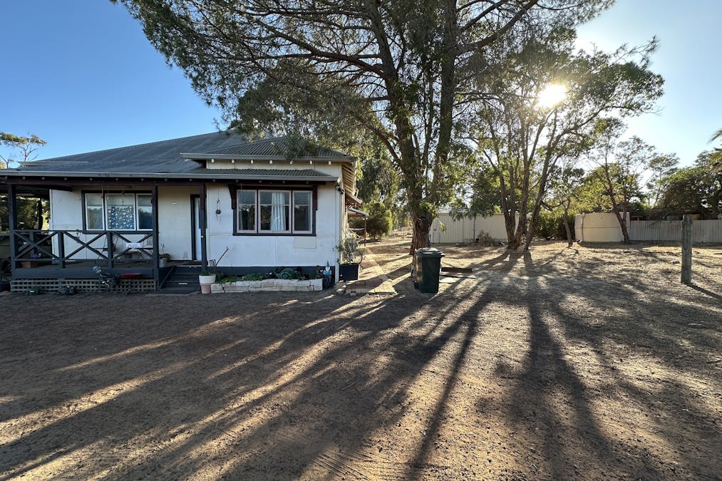 10  Forsythe Road, Kojonup, WA, 6395 - Image 1