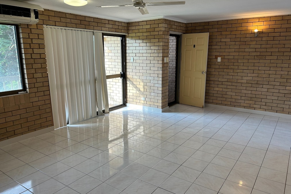 2/5 Sutton Street, Barney Point, QLD, 4680 - Image 2