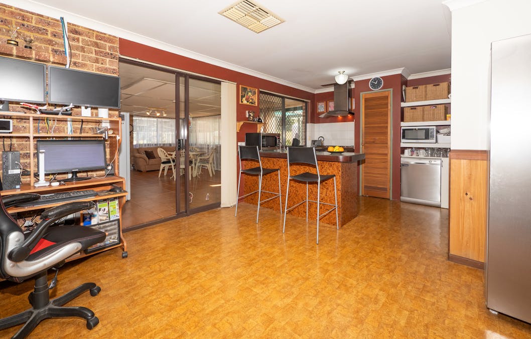 8 Carmody Road, Waikiki, WA, 6169 - Image 6