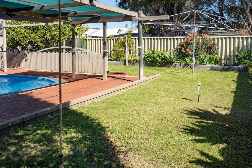 8 Carmody Road, Waikiki, WA, 6169 - Image 29