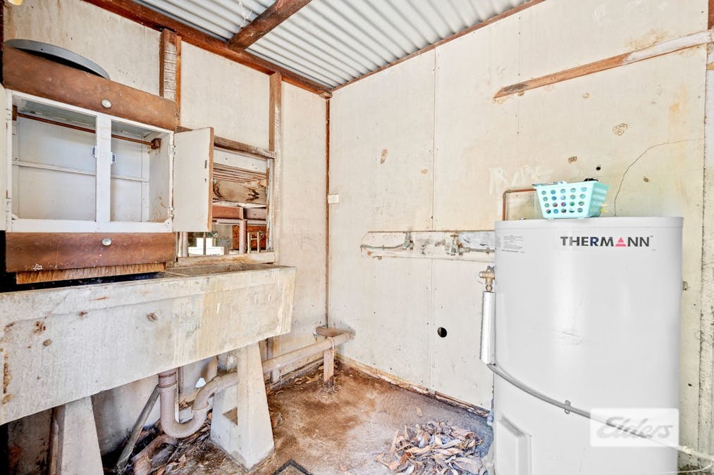9 Ailsa Street, West Gladstone, QLD, 4680 - Image 15