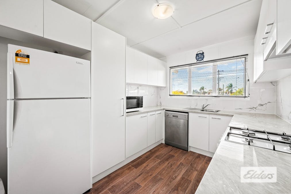 8 Larsen Street, West Gladstone, QLD, 4680 - Image 7