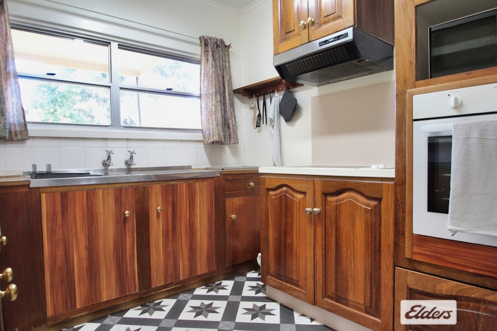 17 Jonathon Street, Clare, SA, 5453 - Image 11