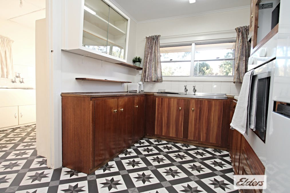17 Jonathon Street, Clare, SA, 5453 - Image 12