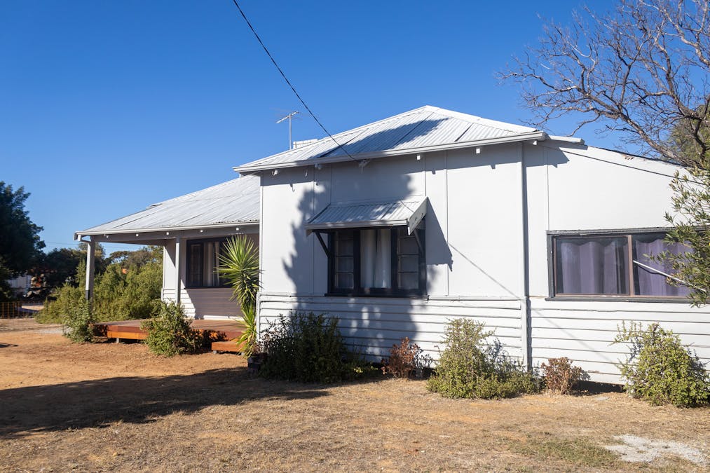 5 Todd Street, Merredin, WA, 6415 - Image 2
