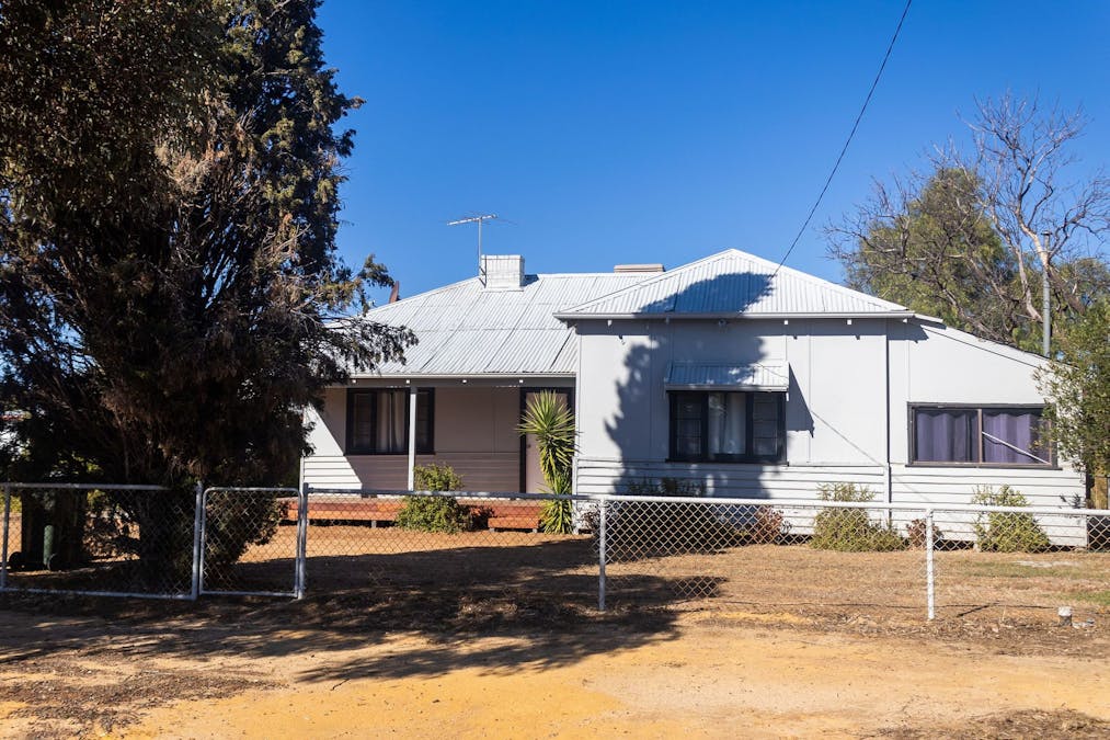 5 Todd Street, Merredin, WA, 6415 - Image 1