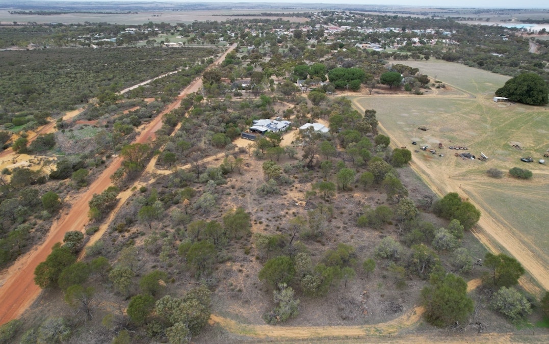 2 Baxter Street, Quairading, WA, 6383 - Image 22