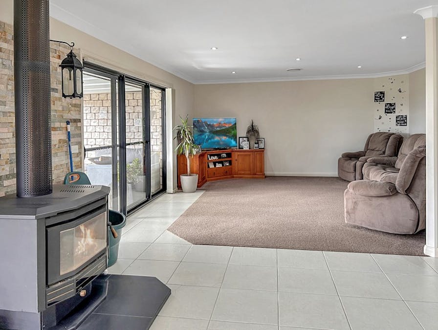 1 Lakeview Road, Guyra, NSW, 2365 - Image 6