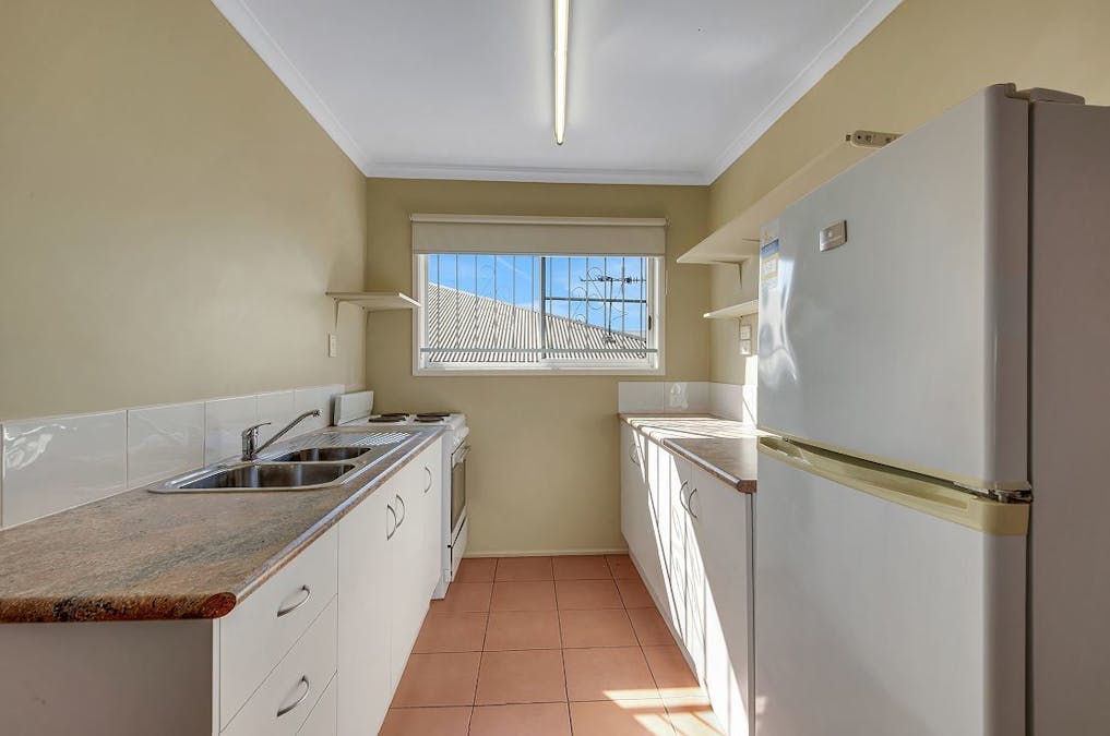 6/194 Auckland Street, Gladstone Central, QLD, 4680 - Image 4