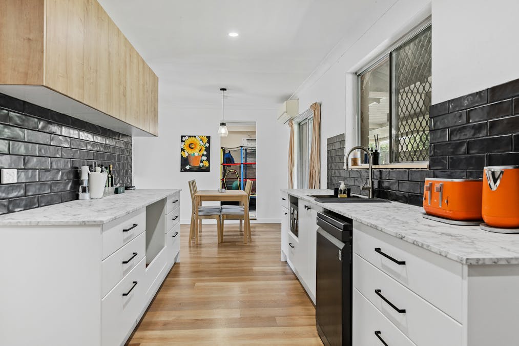 2 Kenton Way, Rockingham, WA, 6168 - Image 9