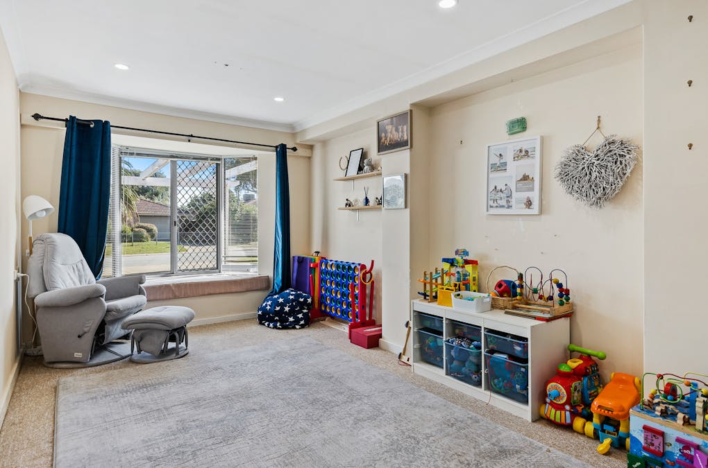 2 Kenton Way, Rockingham, WA, 6168 - Image 13