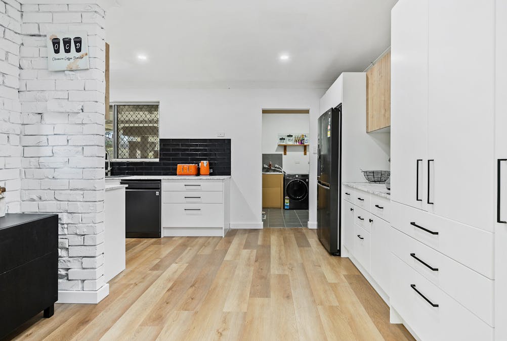 2 Kenton Way, Rockingham, WA, 6168 - Image 11