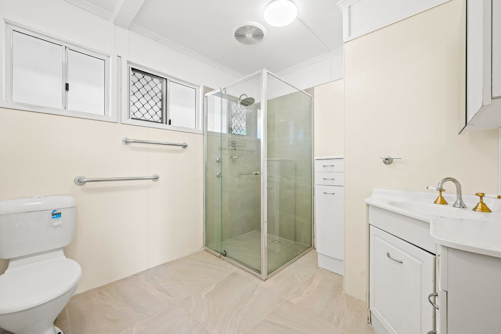 8 Larsen Street, West Gladstone, QLD, 4680 - Image 6