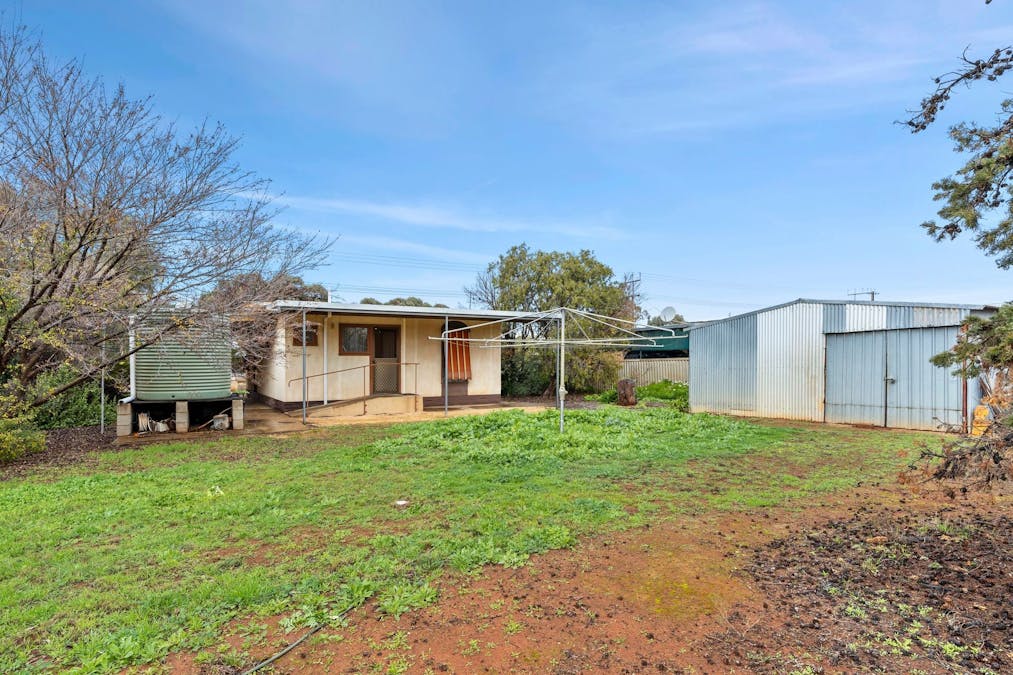 20 Eringa Avenue, Loxton, SA, 5333 - Image 11