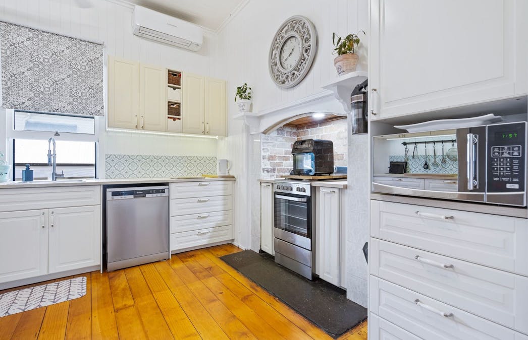 88 Glebe Road, Newtown, QLD, 4305 - Image 11