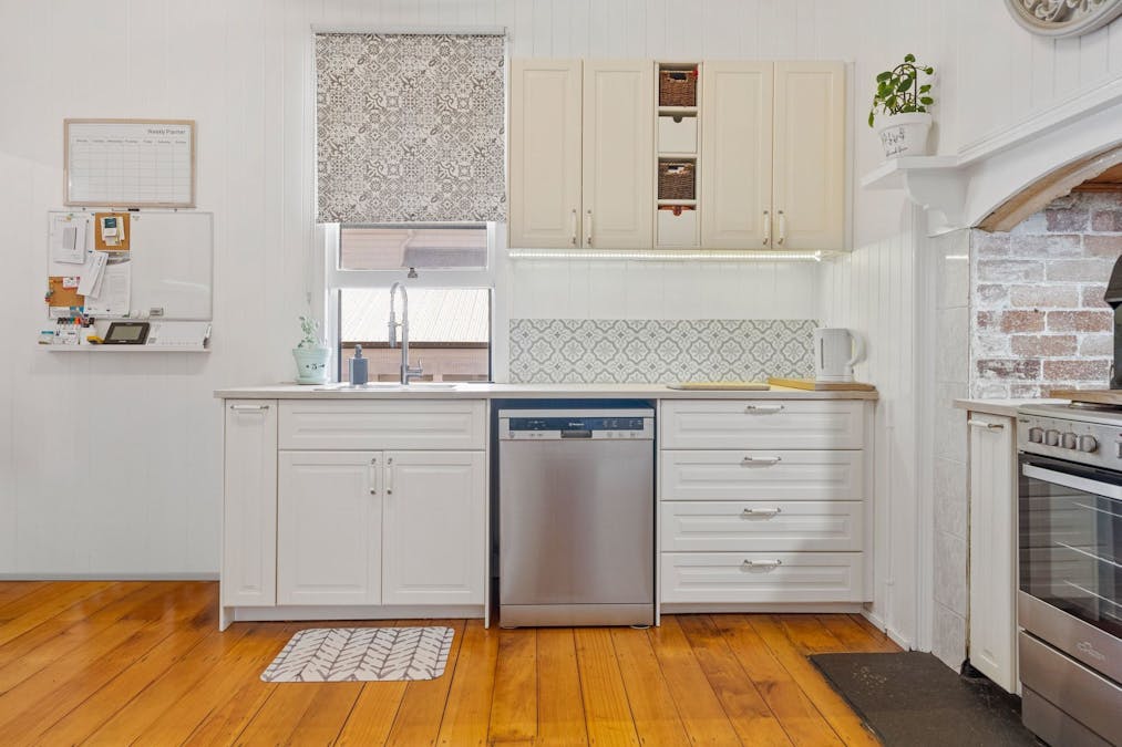 88 Glebe Road, Newtown, QLD, 4305 - Image 10