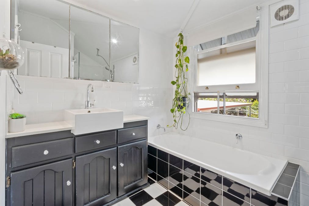 88 Glebe Road, Newtown, QLD, 4305 - Image 16