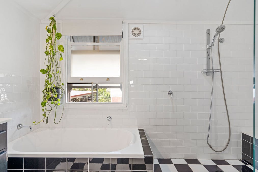 88 Glebe Road, Newtown, QLD, 4305 - Image 17