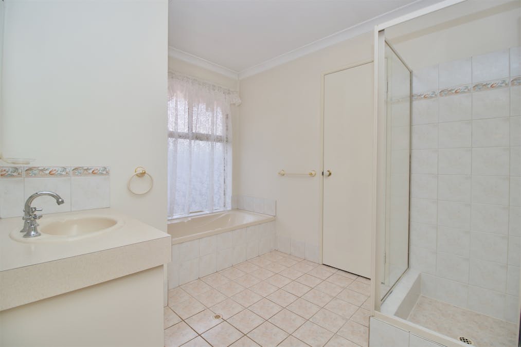 14 Dunlowe Loop, Warnbro, WA, 6169 - Image 4