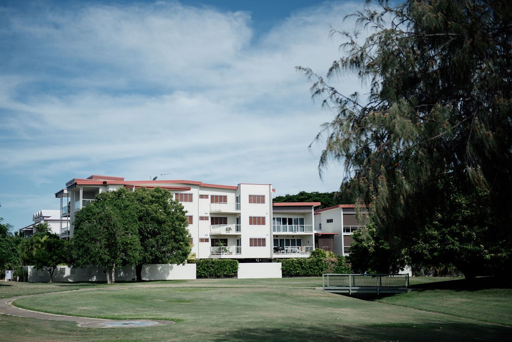 2/108 The Esplanade, Belgian Gardens, QLD, 4810 - Image 2