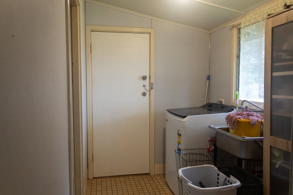 16 Snell Street, Merredin, WA, 6415 - Image 13