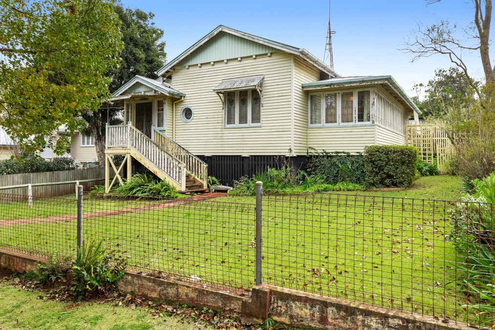 25 Moloney Street, North Toowoomba, QLD, 4350 - Image 1