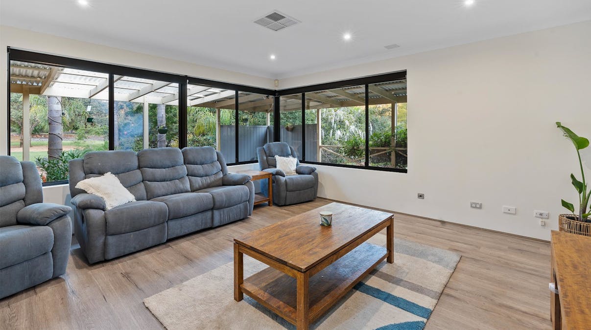 35 King Jarrah Circle, Jarrahdale, WA, 6124 - Image 12