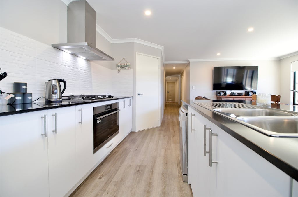 99 Surf Drive, Secret Harbour, WA, 6173 - Image 13