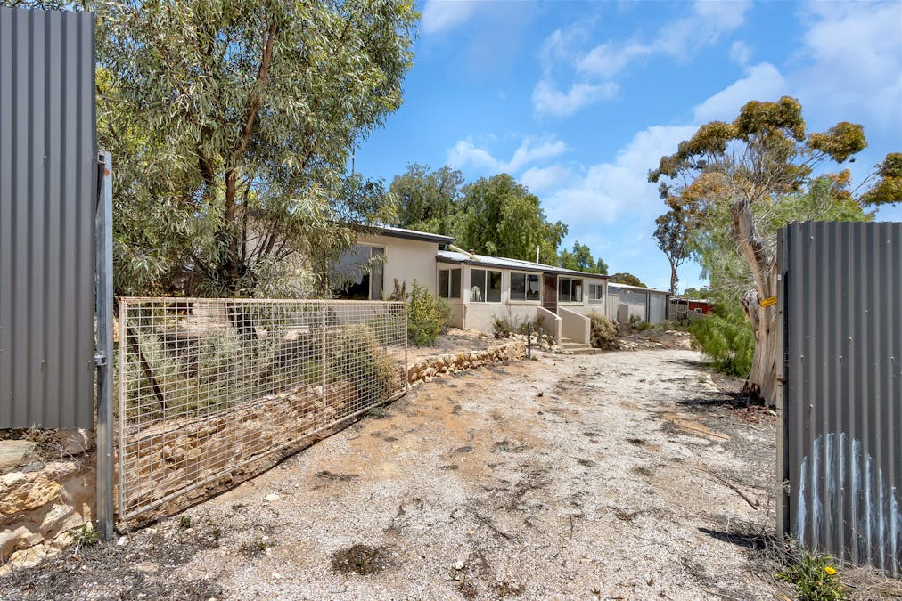 25 Acland Street, Blanchetown, SA, 5357 - Image 2