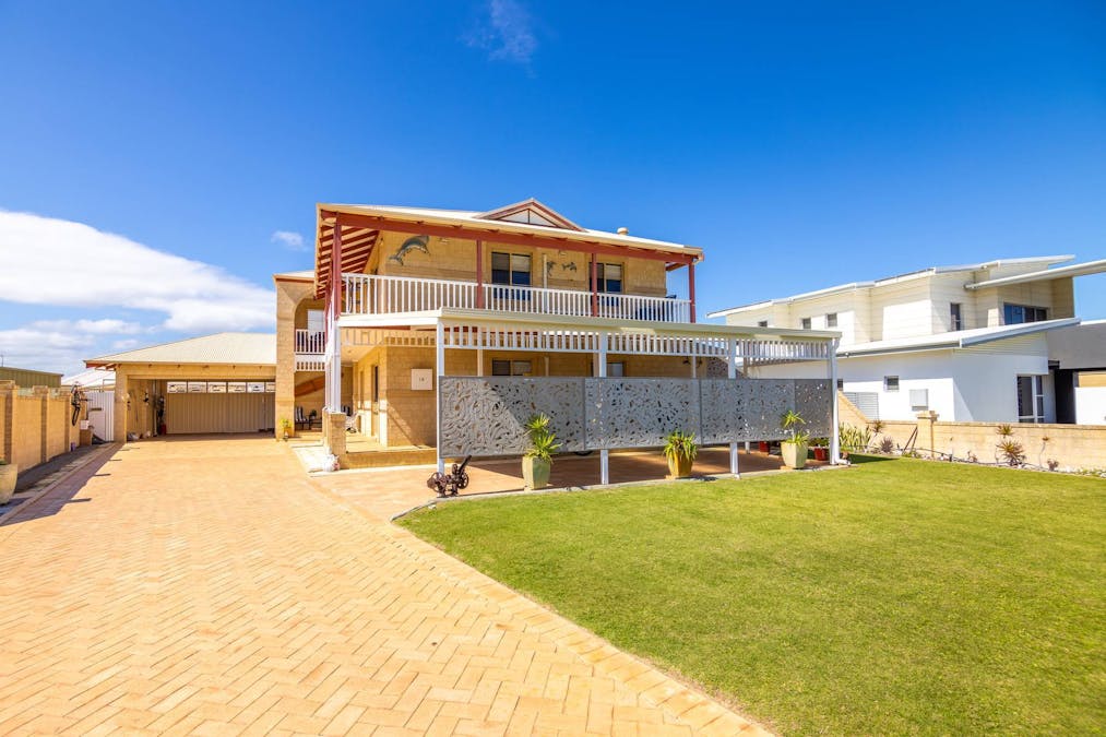 18 Casuarina Crescent, Jurien Bay, WA, 6516 - Image 1