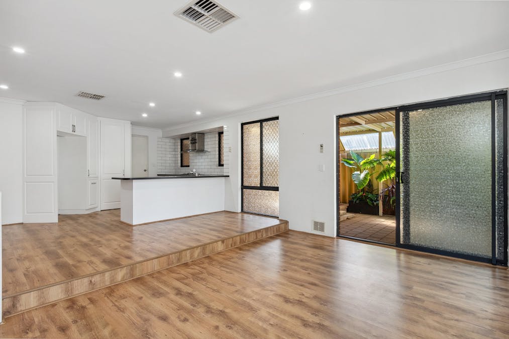 12 Edgbaston Crescent, Port Kennedy, WA, 6172 - Image 8