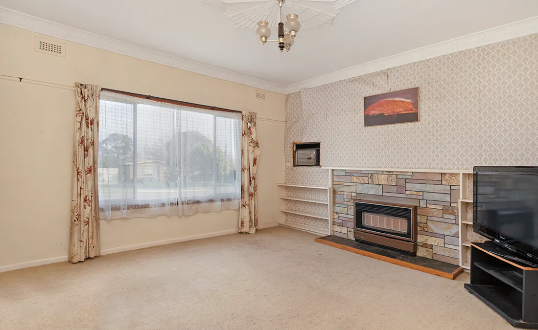 7 Miller Crescent, Hamilton, VIC, 3300 - Image 2