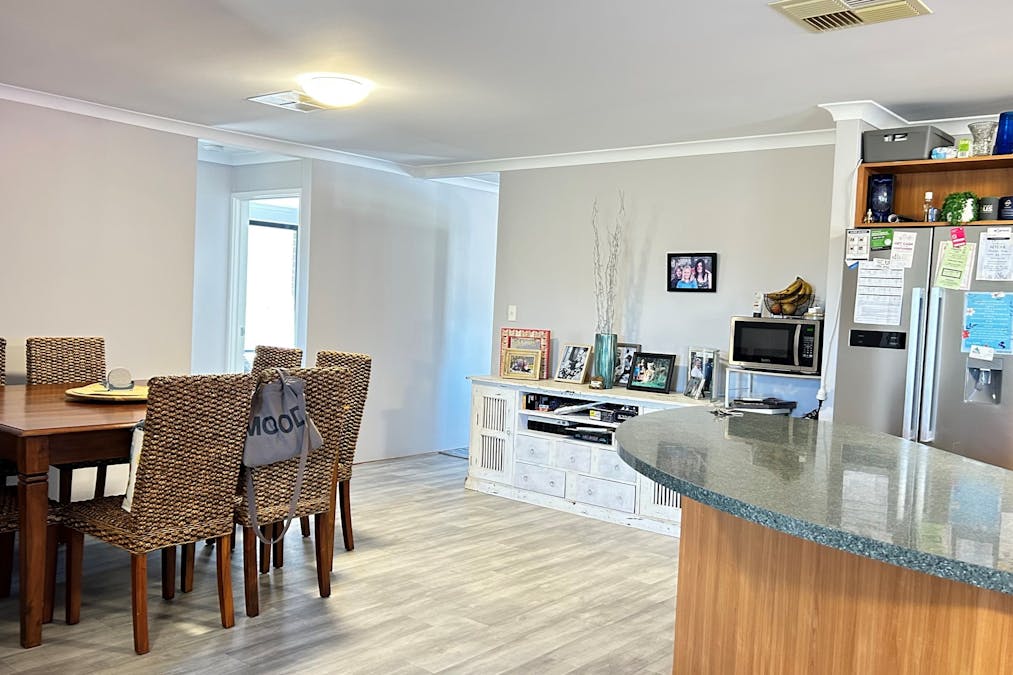 8 Kardil Street, Dalyellup, WA, 6230 - Image 2