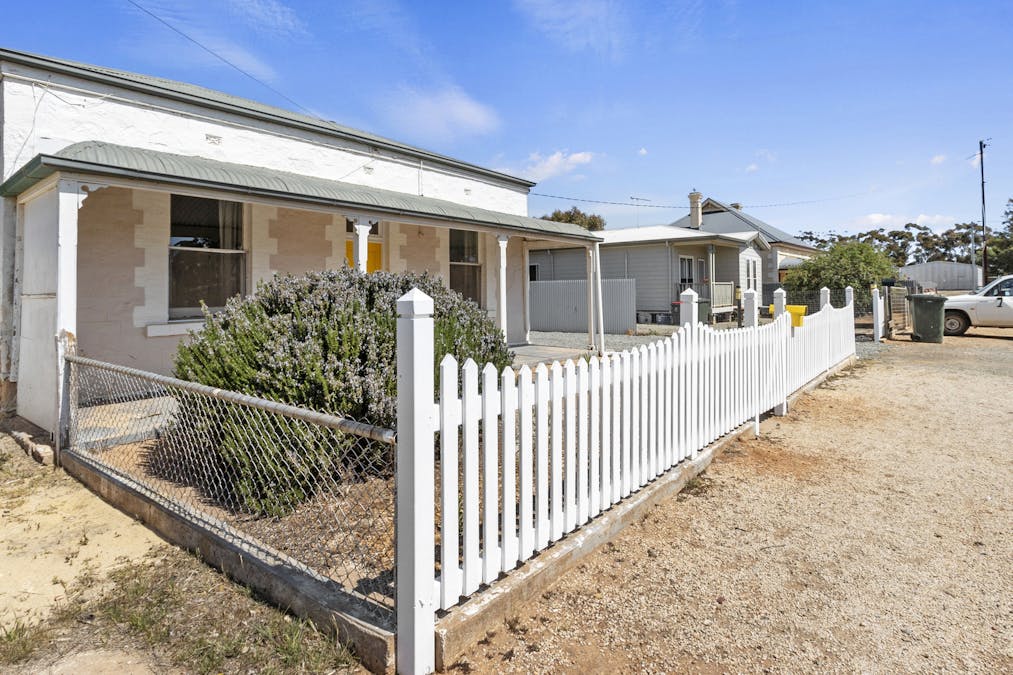 21 Wolfe Street, Jamestown, SA, 5491 - Image 2