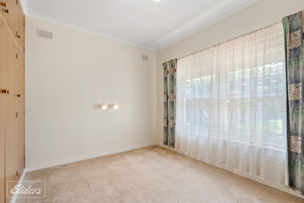 16 Peace Avenue, Victor Harbor, SA, 5211 - Image 13