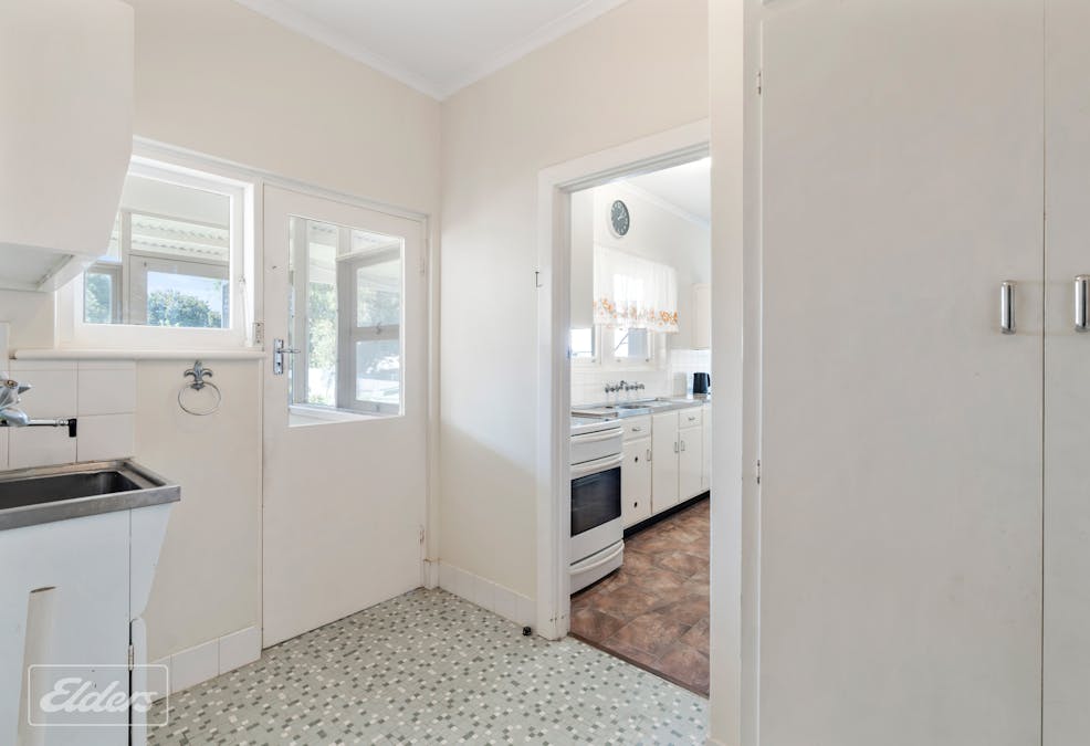 16 Peace Avenue, Victor Harbor, SA, 5211 - Image 12