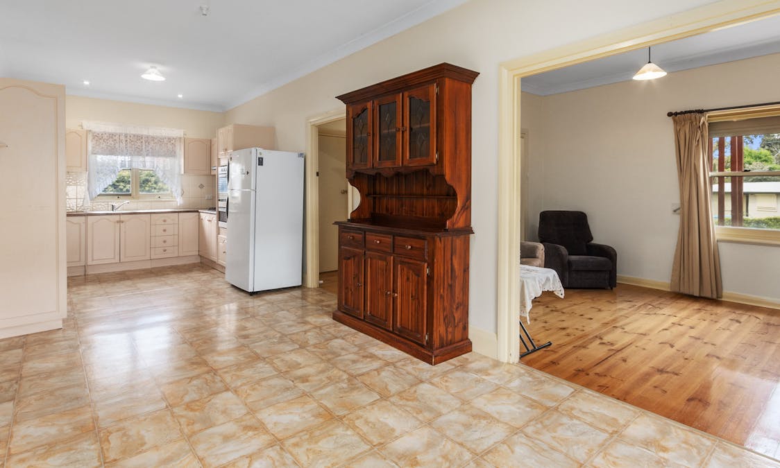 9 Bright Street, Clare, SA, 5453 - Image 8