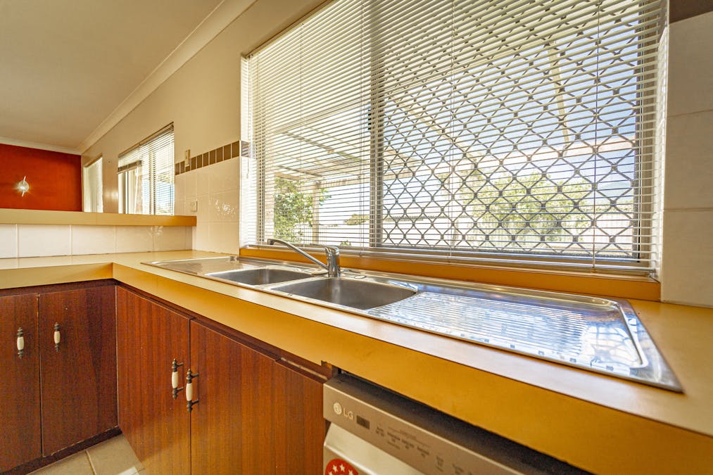56 Kingsbridge Road, Warnbro, WA, 6169 - Image 10