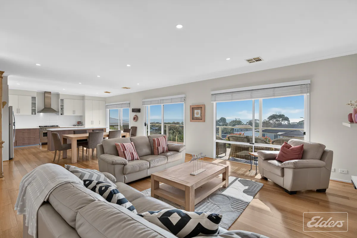 15 Merino Avenue — photo 3 of 30