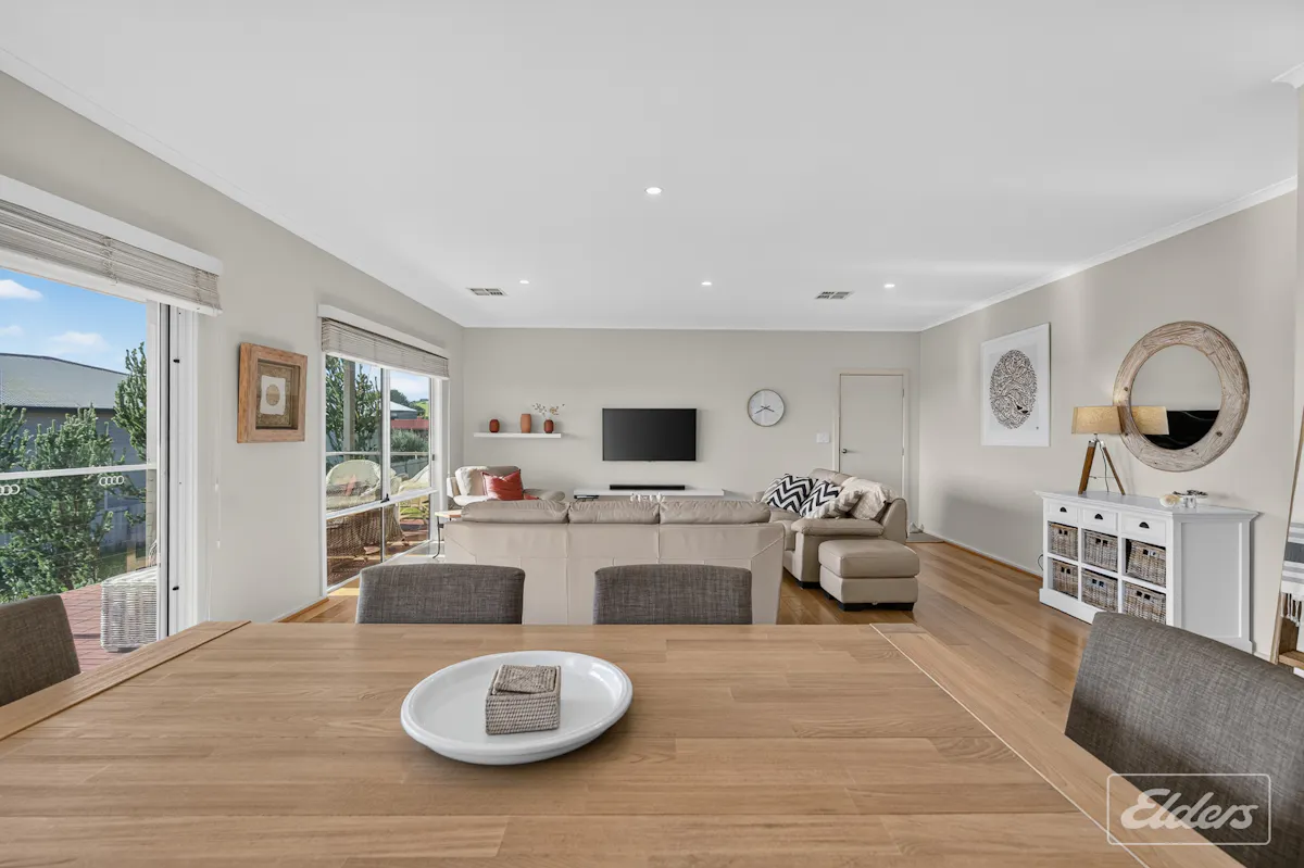 15 Merino Avenue — photo 11 of 30