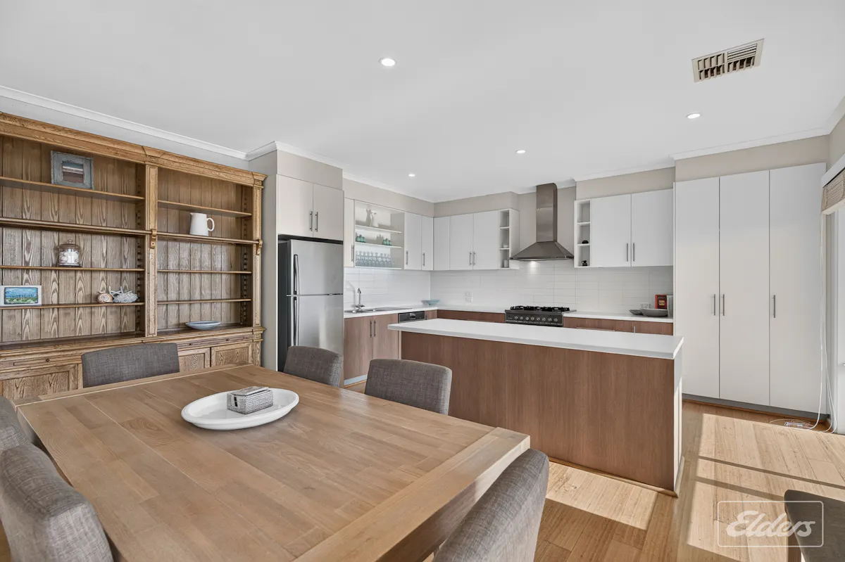 15 Merino Avenue — photo 6 of 30