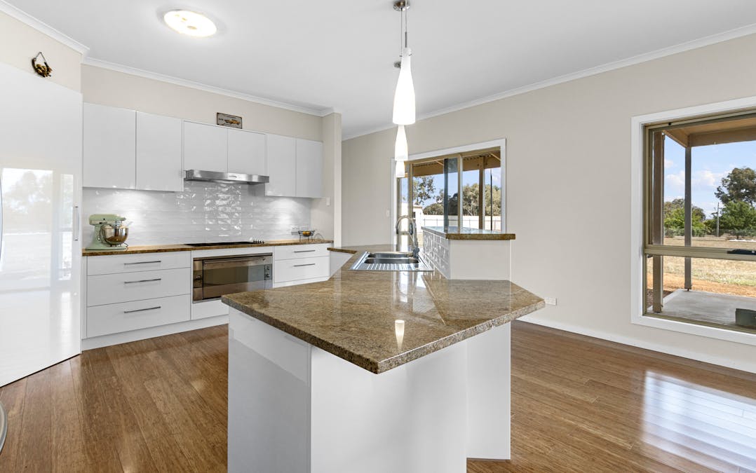 16 Racecourse Road, Balaklava, SA, 5461 - Image 8
