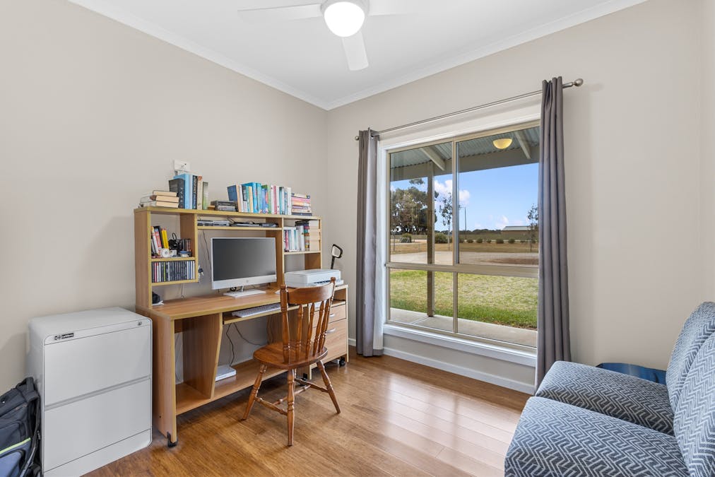 16 Racecourse Road, Balaklava, SA, 5461 - Image 12