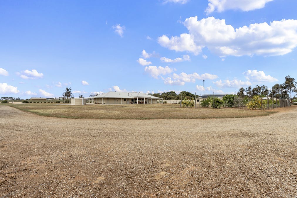 16 Racecourse Road, Balaklava, SA, 5461 - Image 20