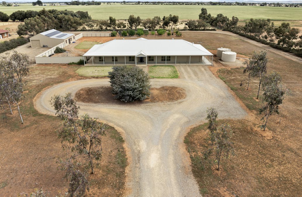 16 Racecourse Road, Balaklava, SA, 5461 - Image 2