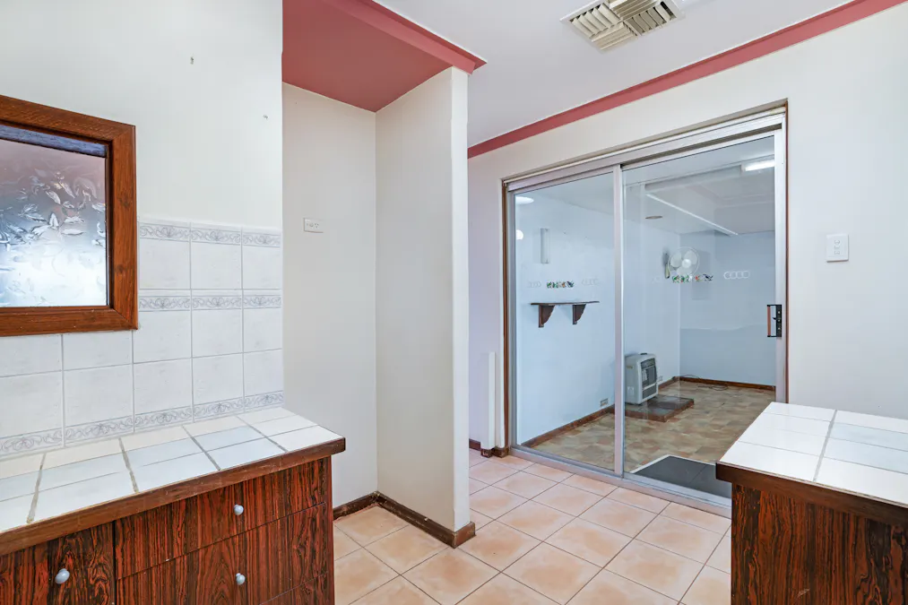 51 Adamson Road, Parmelia, WA, 6167 - Image 10